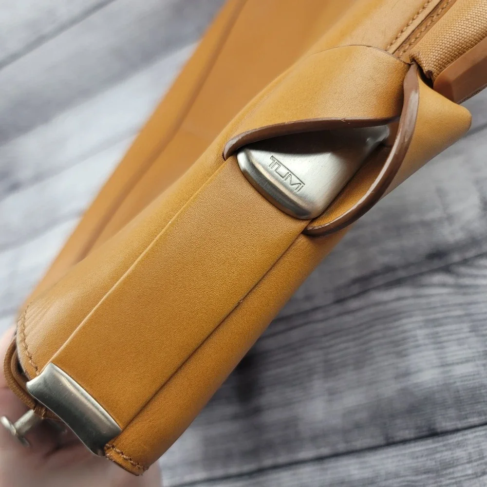 Tumi 2950 Formula T Coupe Slim Brief Case Top-loading Leather